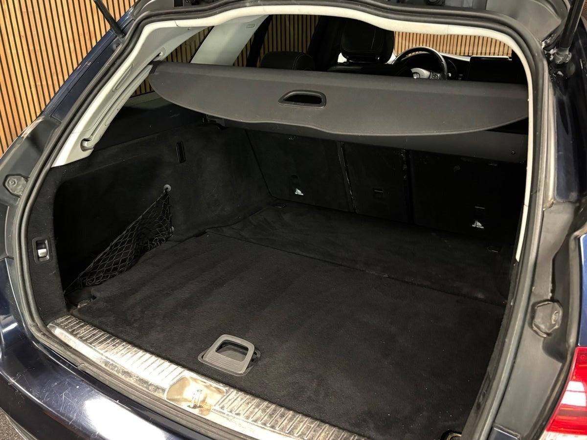 Blå Mercedes C200 d fra 2016