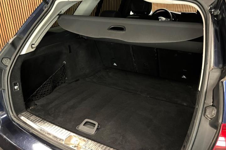 Blå Mercedes C200 d fra 2016