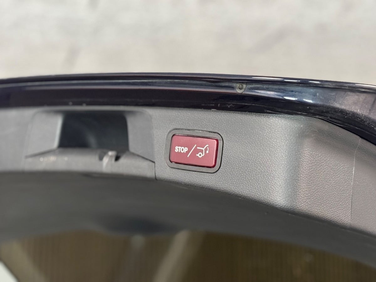 Blå Mercedes C200 d fra 2016