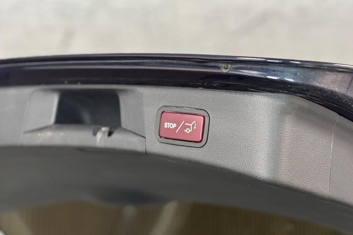 Blå Mercedes C200 d fra 2016