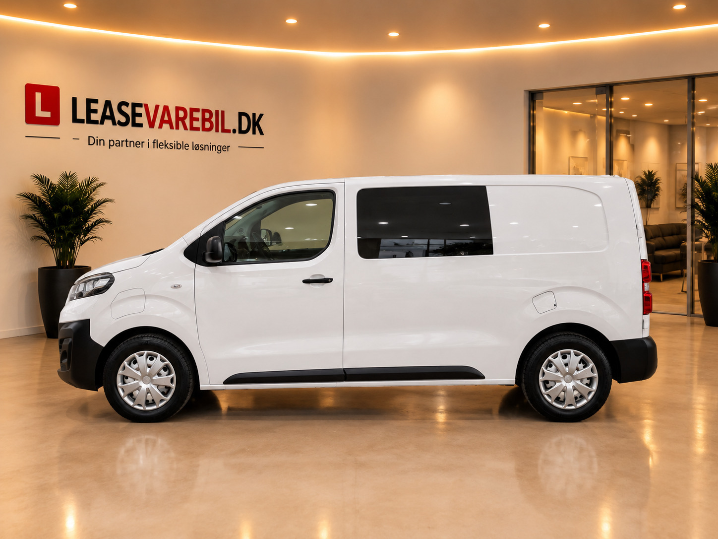 Hvid Opel Vivaro-e fra 2023