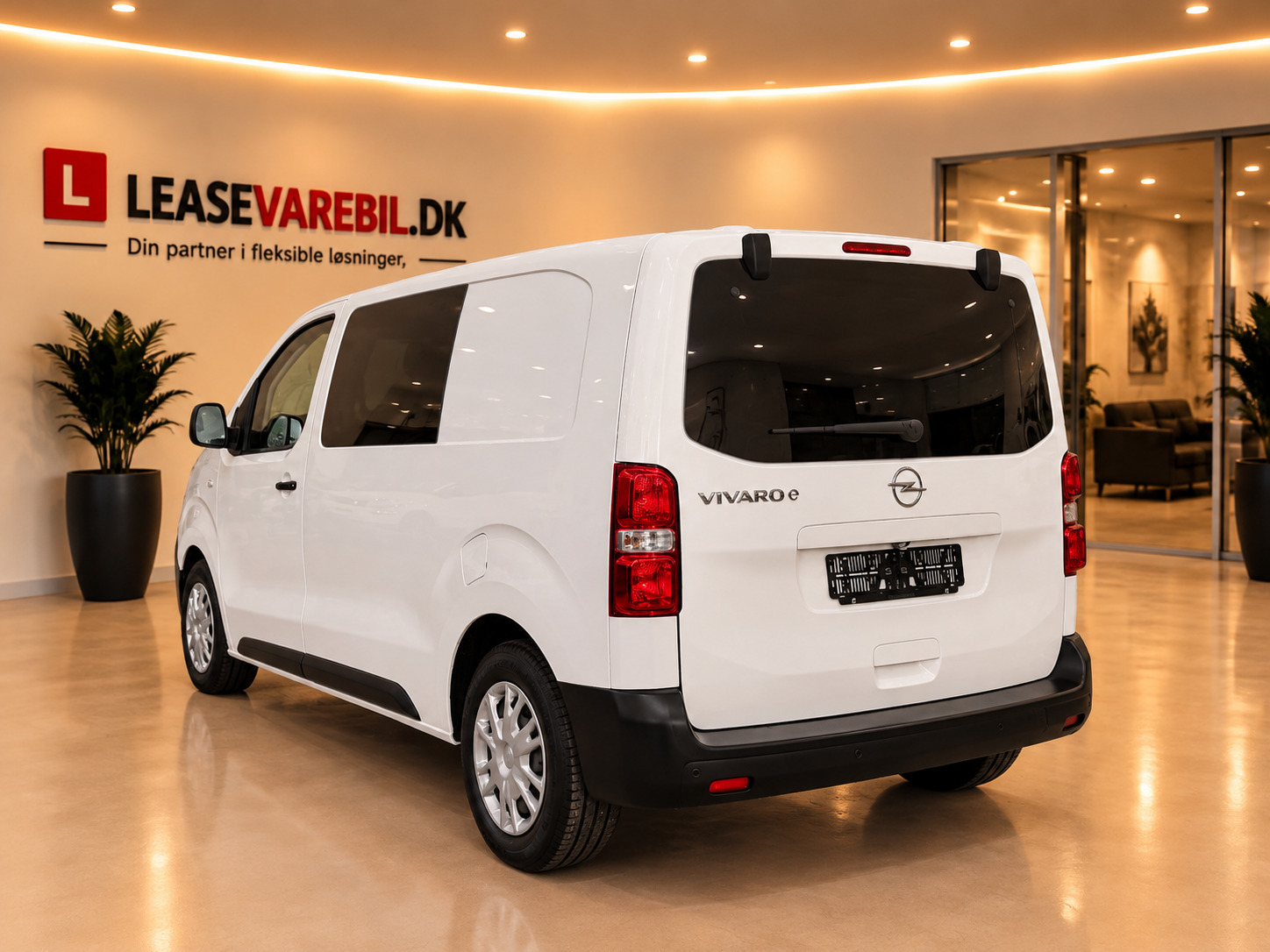 Hvid Opel Vivaro-e fra 2023