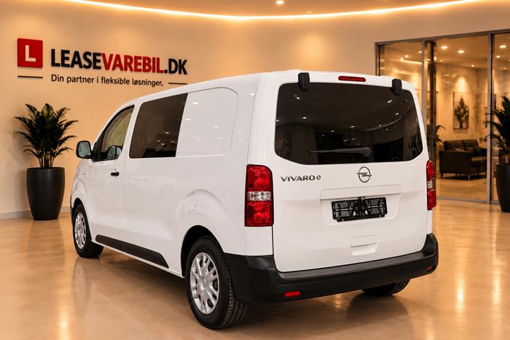 Hvid Opel Vivaro-e fra 2023