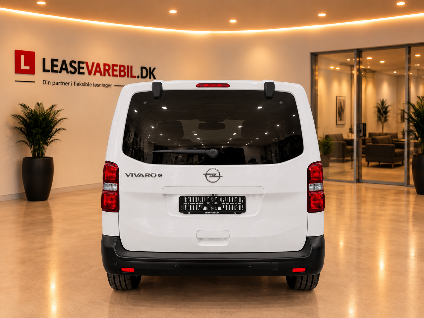 Hvid Opel Vivaro-e fra 2023