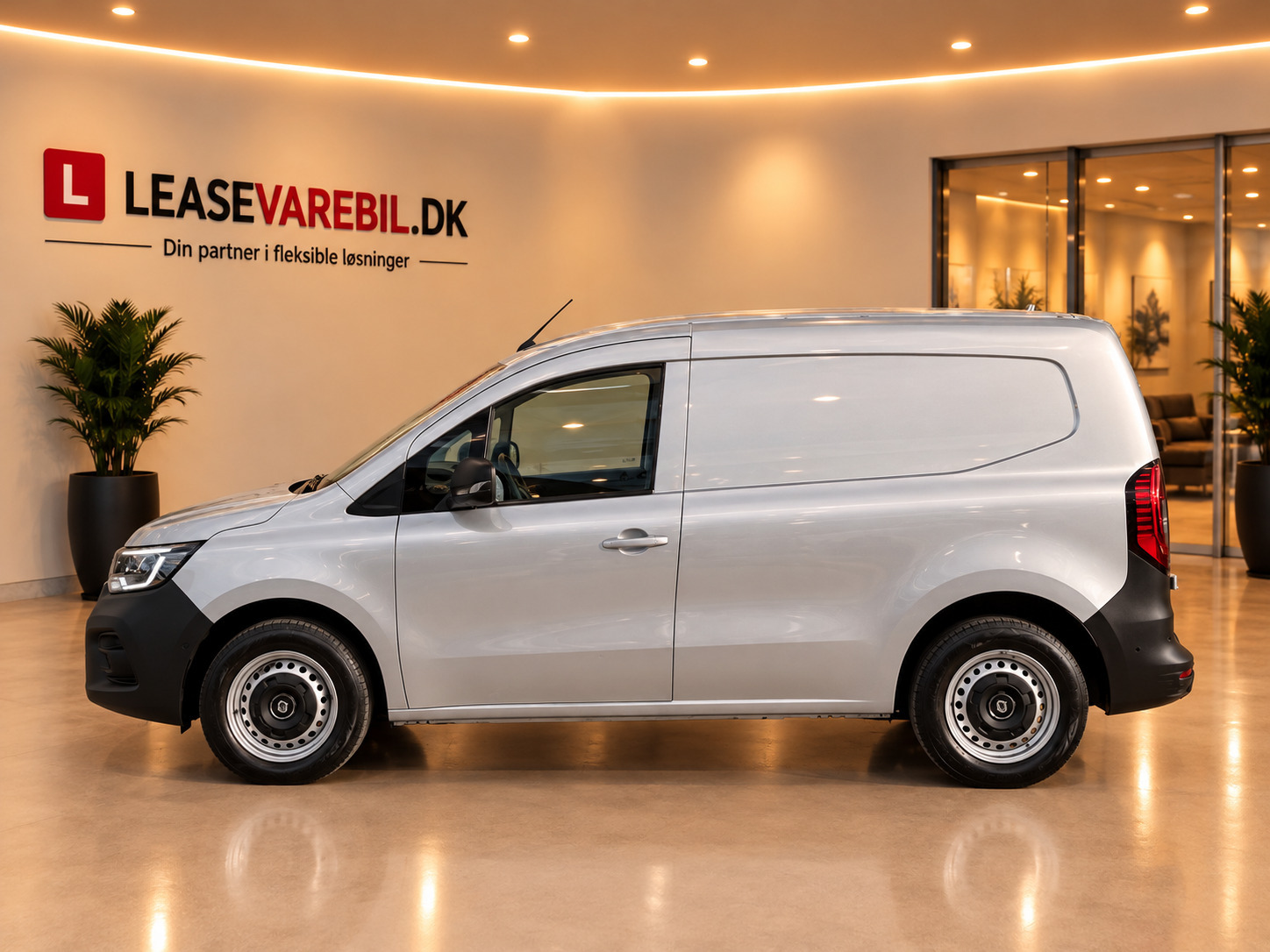 Grå Renault Kangoo fra 2023