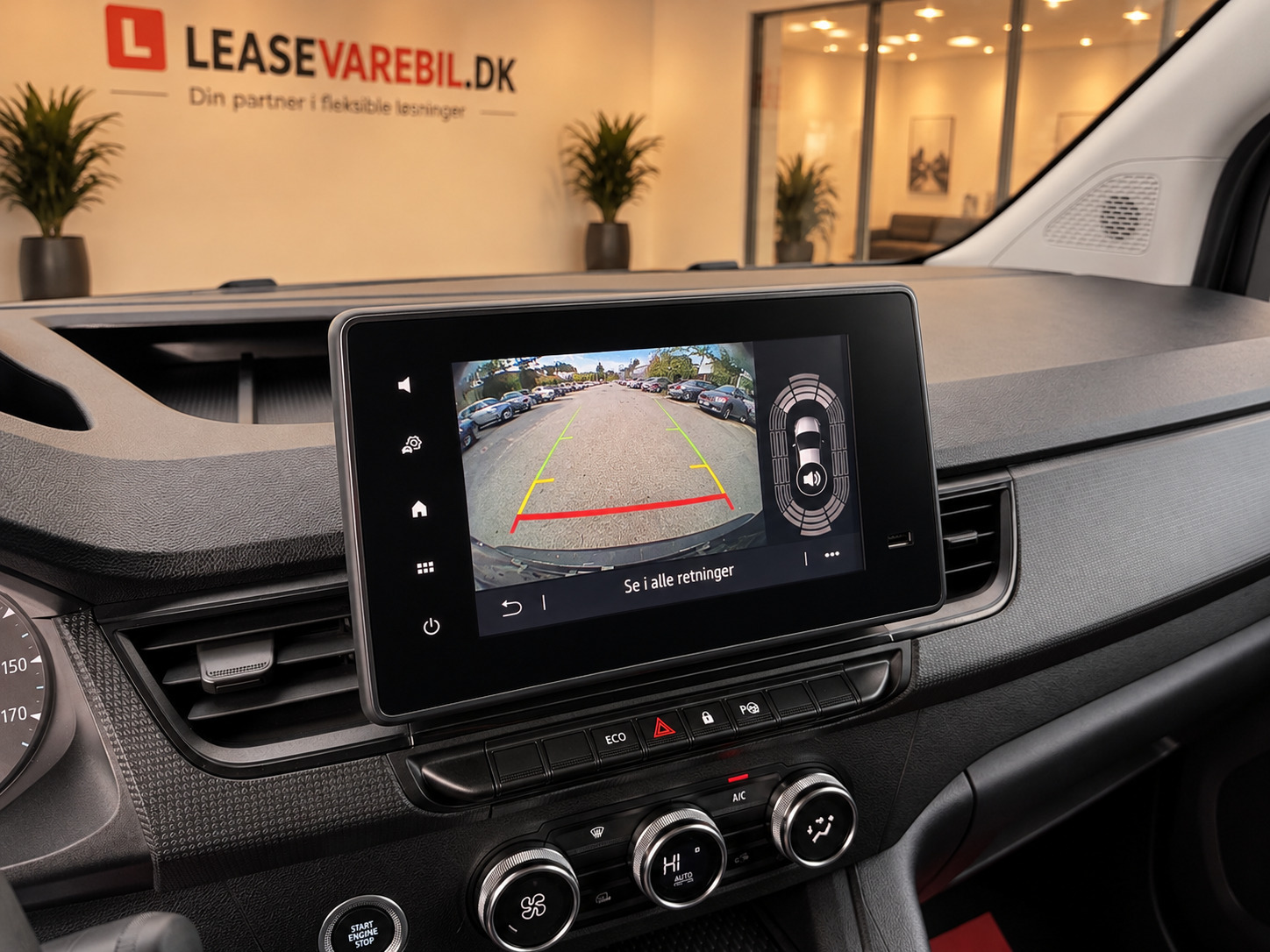 Grå Renault Kangoo fra 2023