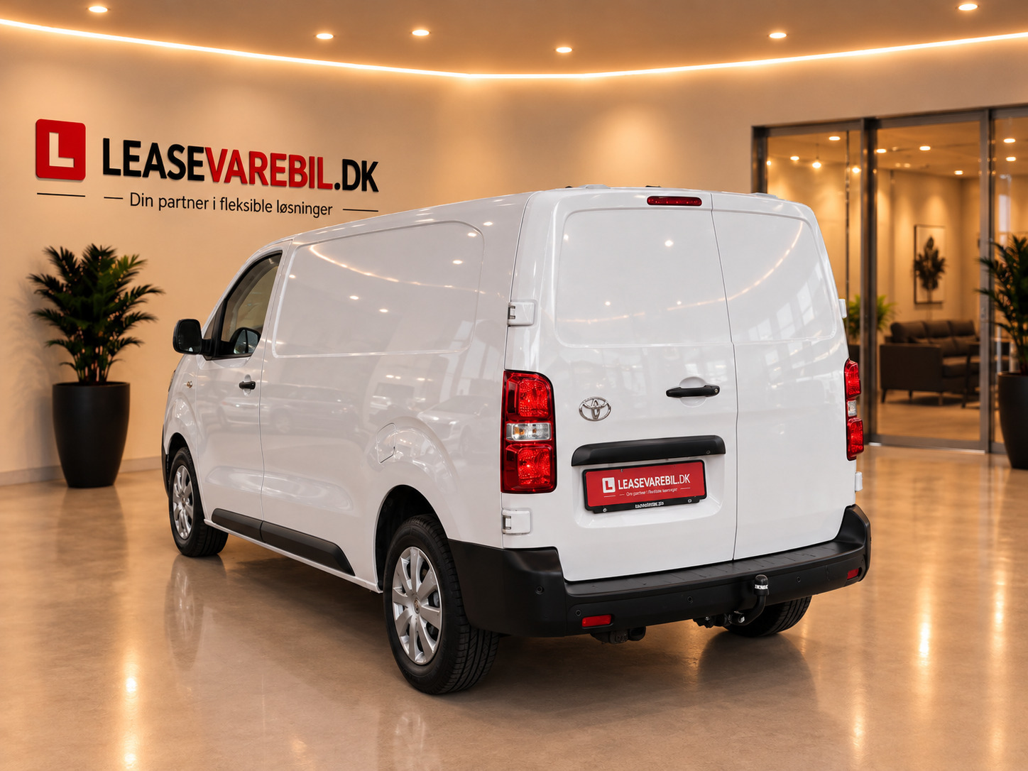 Hvid Toyota ProAce fra 2019