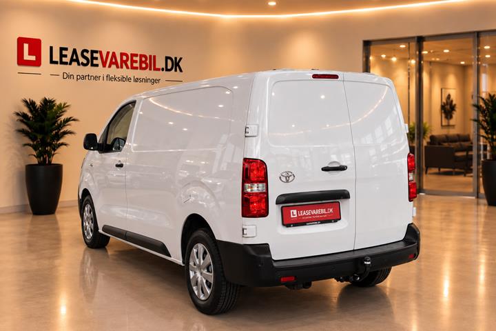 Hvid Toyota ProAce fra 2019