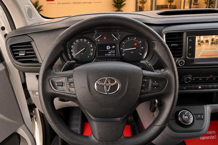 Hvid Toyota ProAce fra 2019