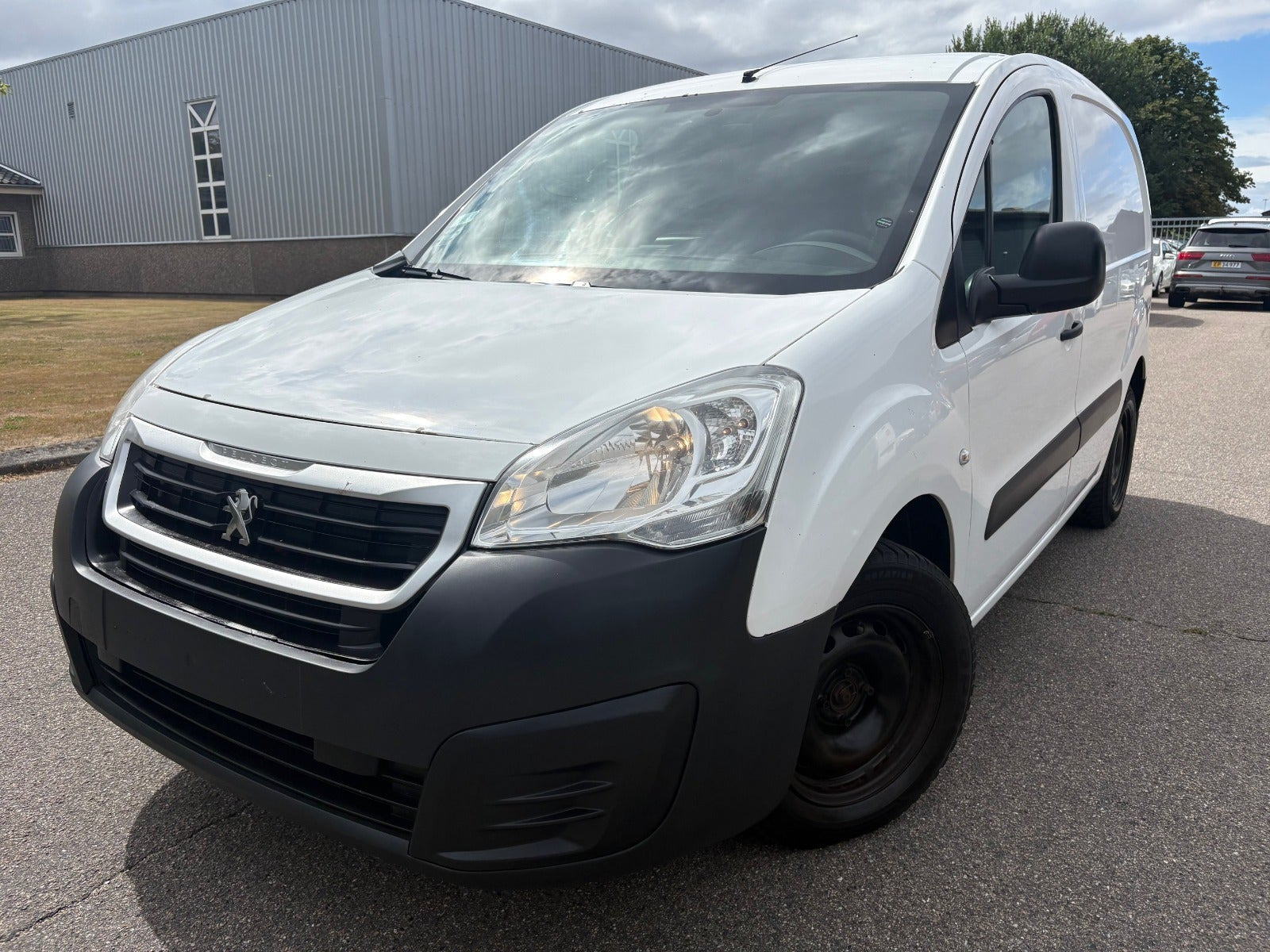 Hvid Peugeot Partner fra 2016