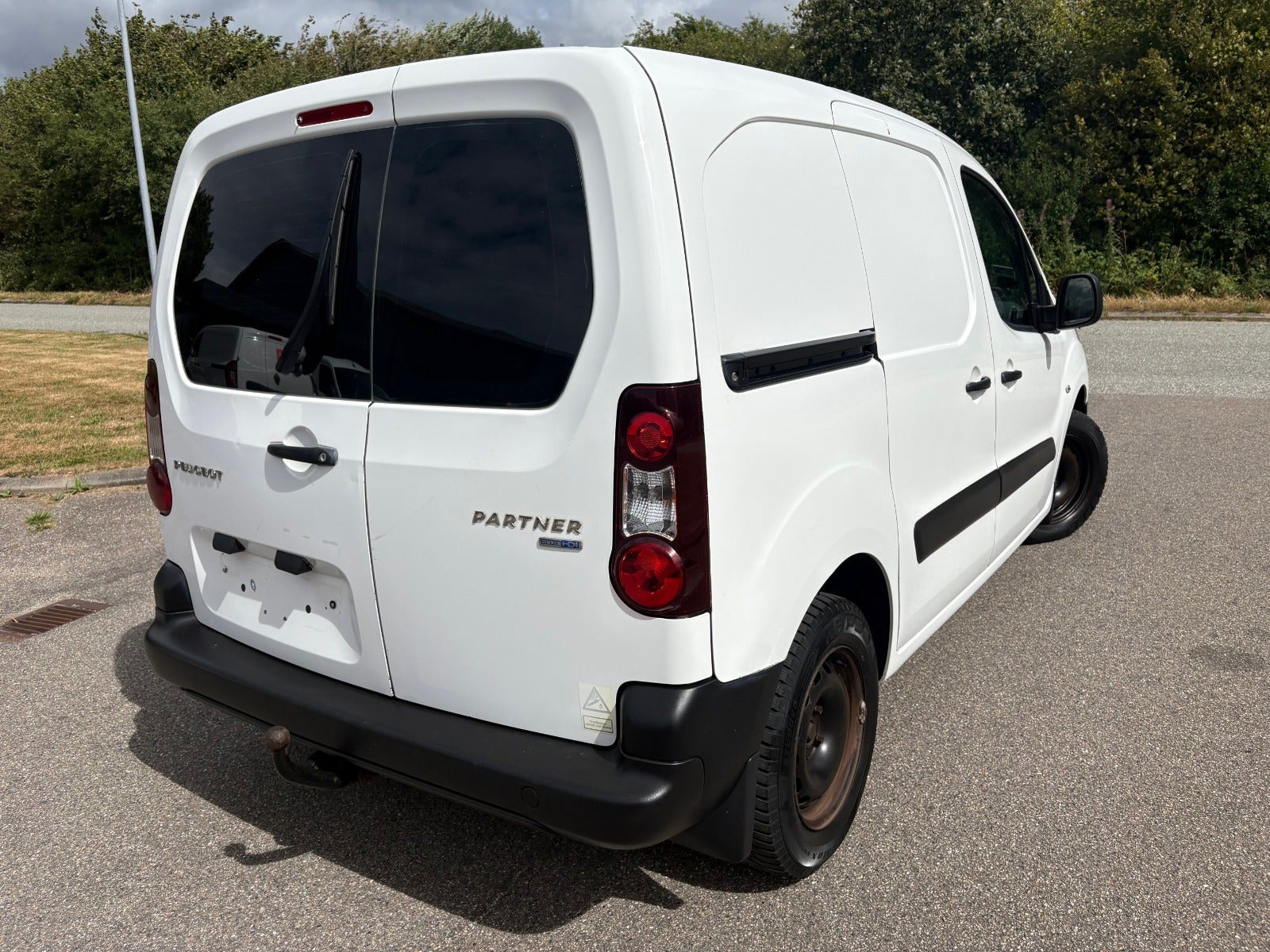 Hvid Peugeot Partner fra 2016