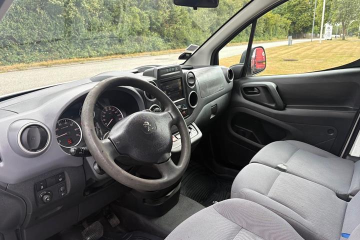 Hvid Peugeot Partner fra 2016