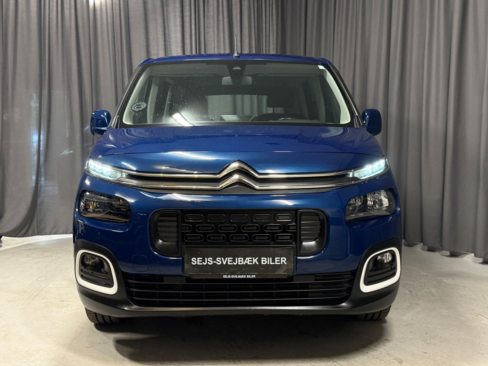 Blå Citroën Berlingo fra 2021