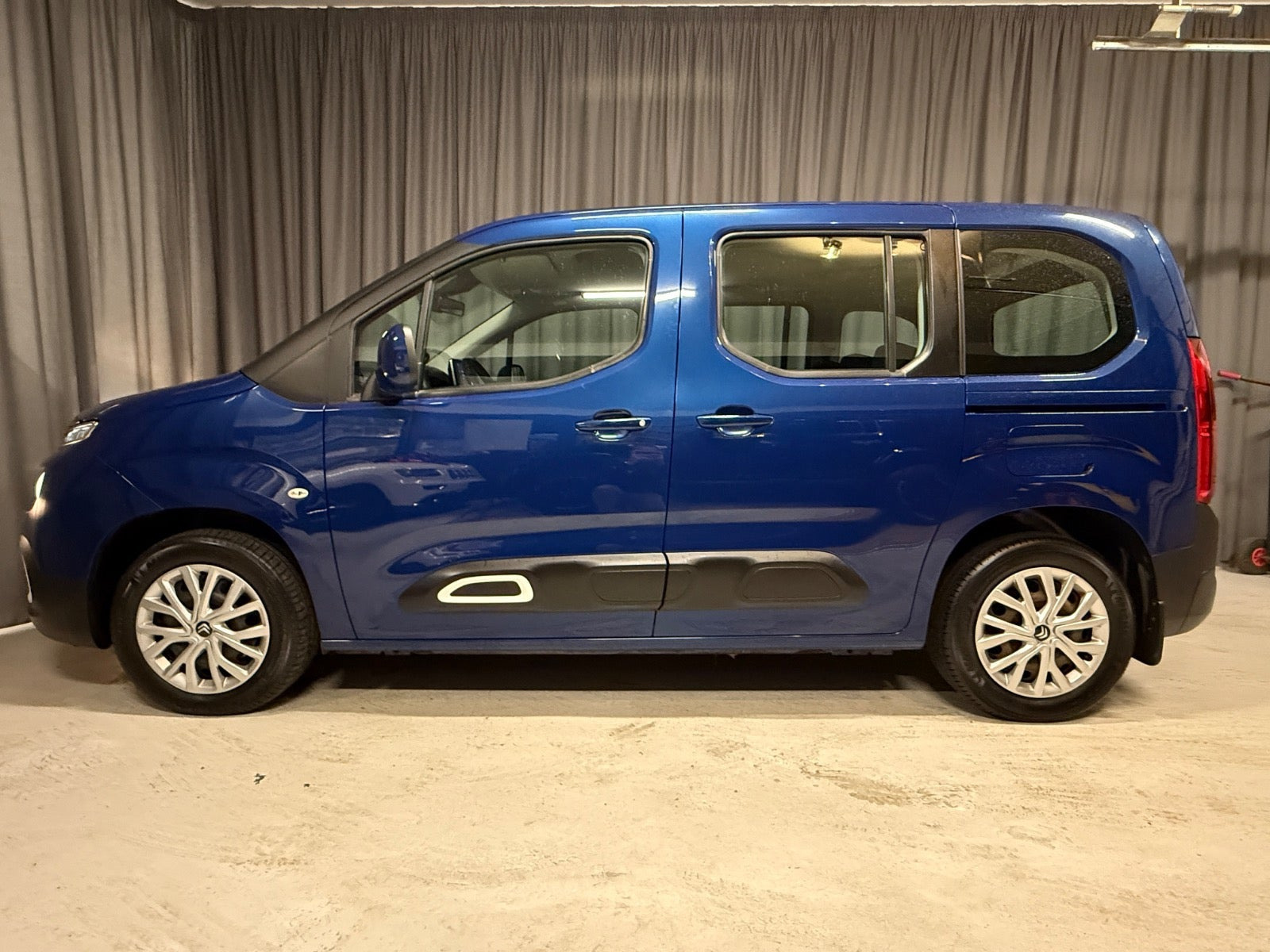 Blå Citroën Berlingo fra 2021
