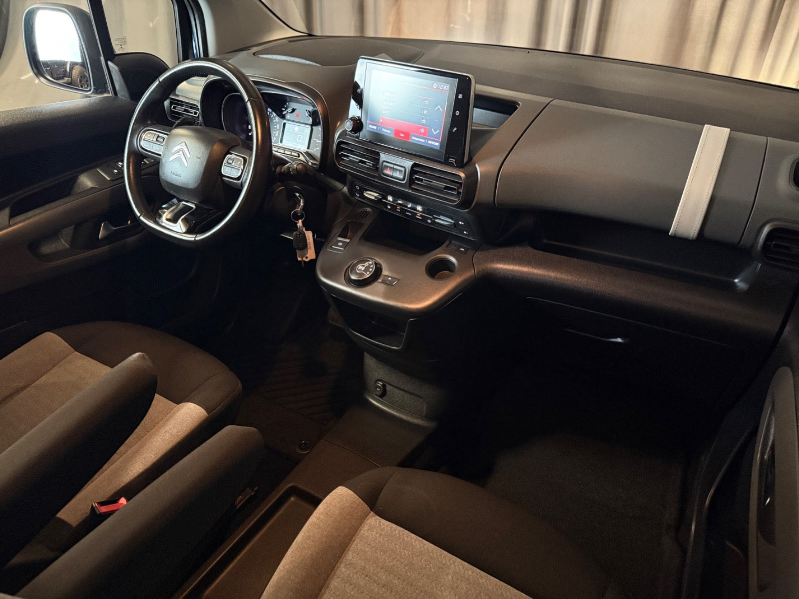 Blå Citroën Berlingo fra 2021