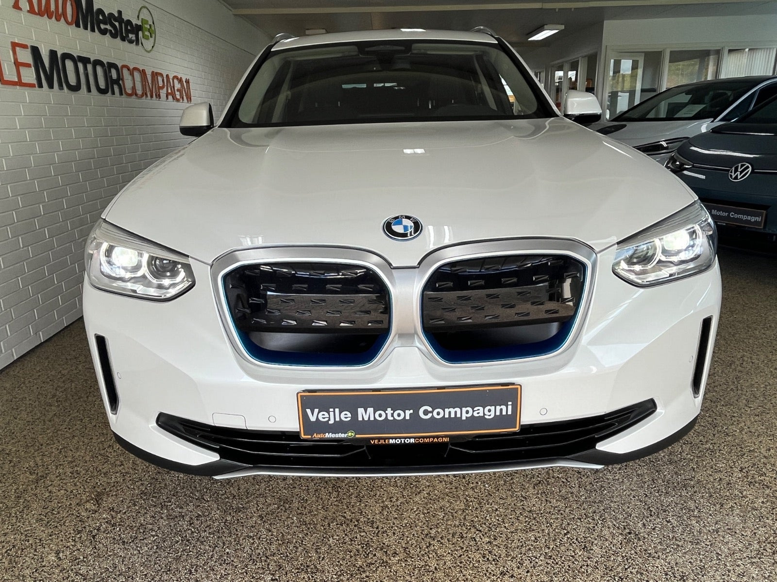 Hvid BMW iX3 fra 2021