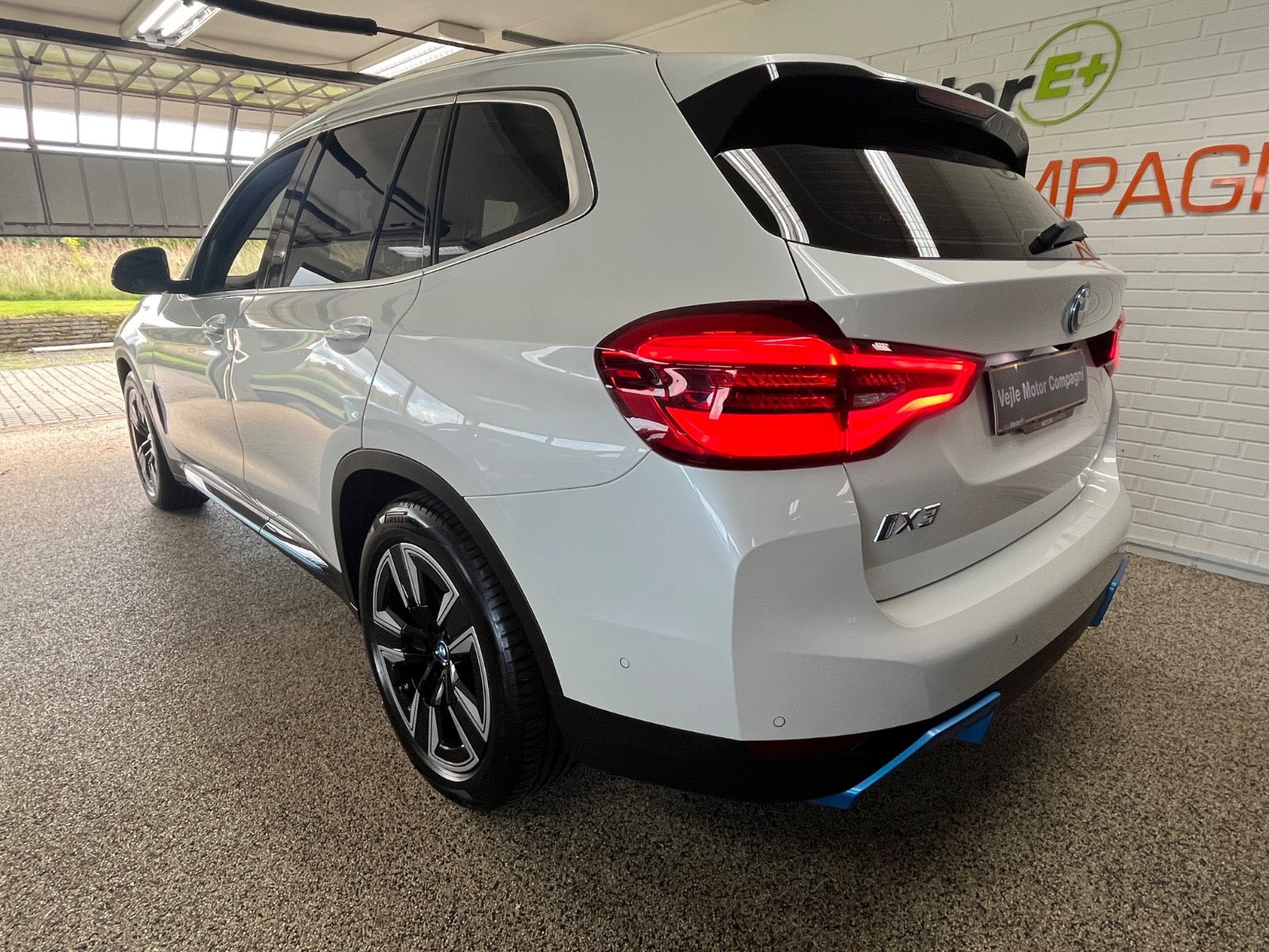 Hvid BMW iX3 fra 2021