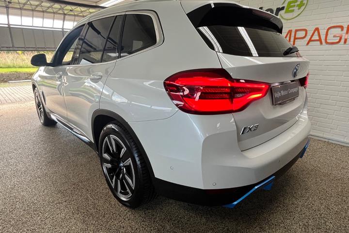 Hvid BMW iX3 fra 2021