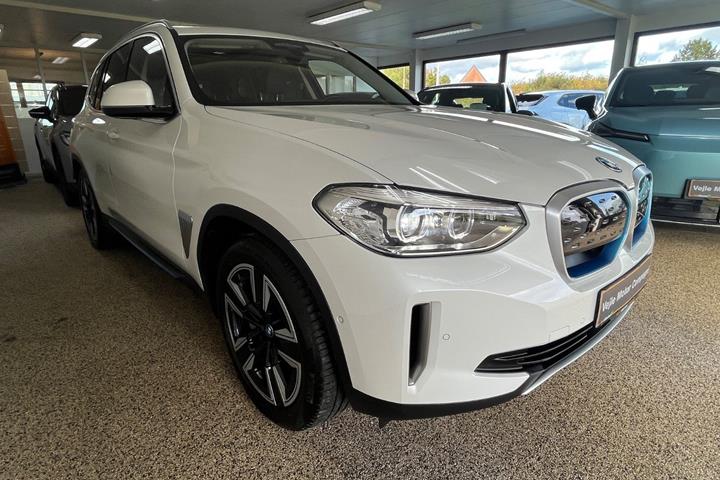 Hvid BMW iX3 fra 2021