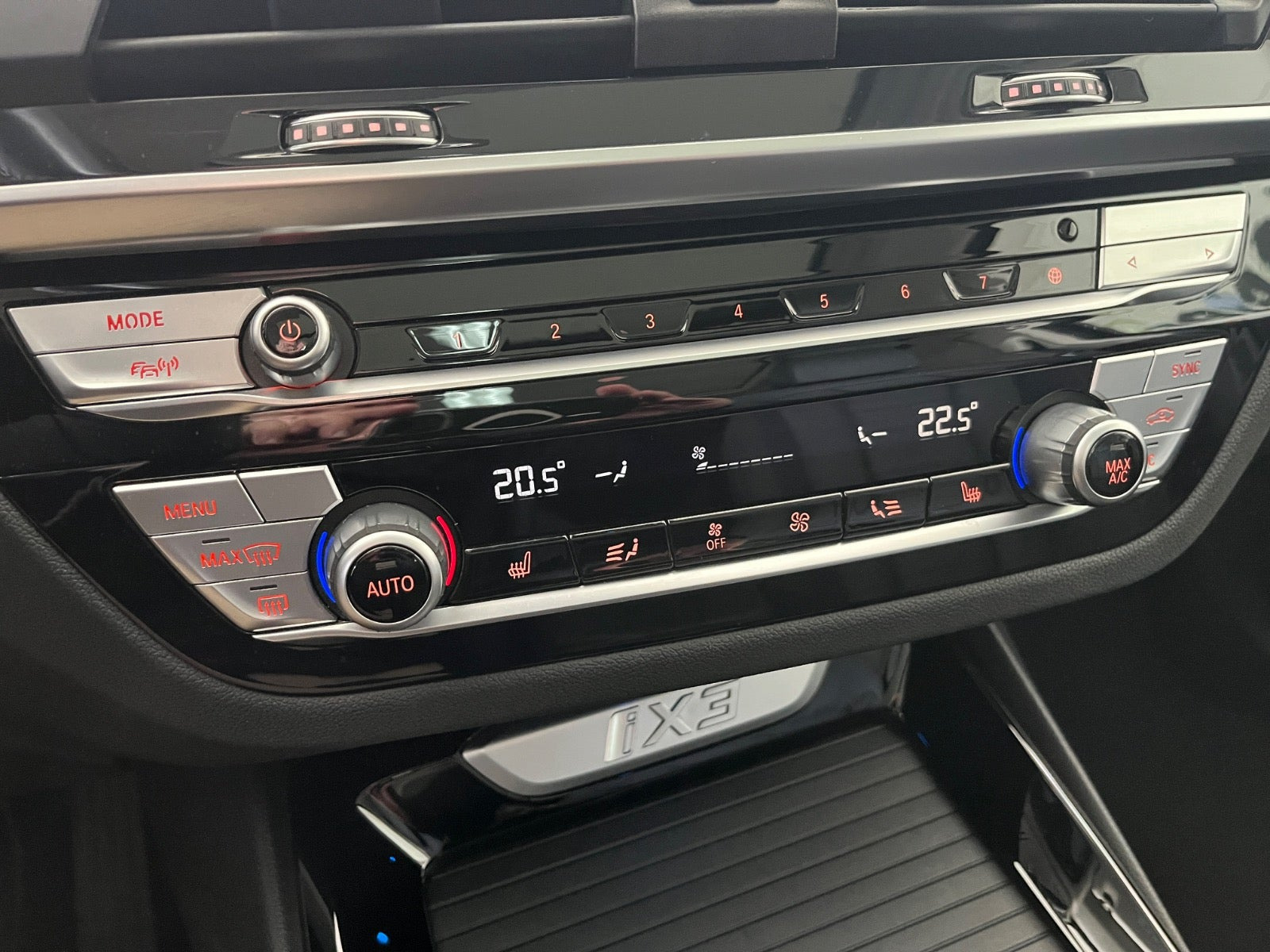Hvid BMW iX3 fra 2021