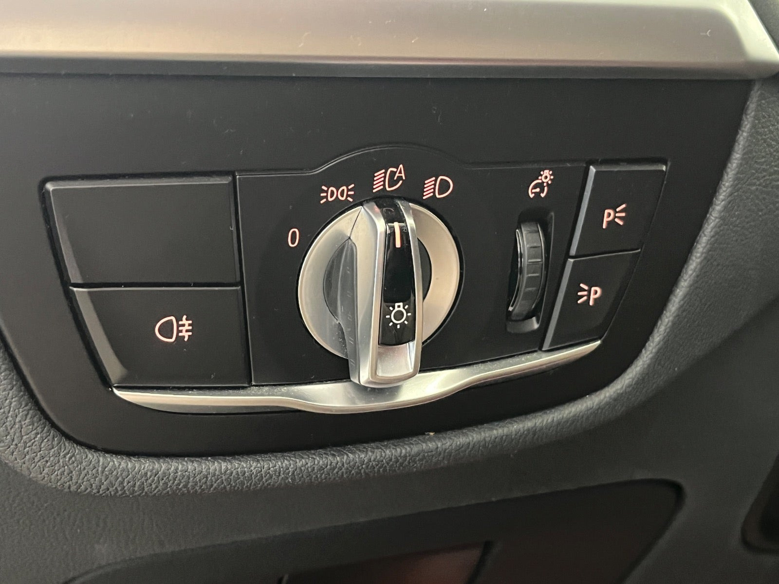Hvid BMW iX3 fra 2021