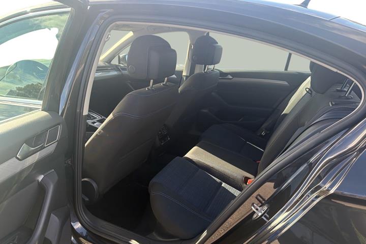 Sort VW Passat fra 2020