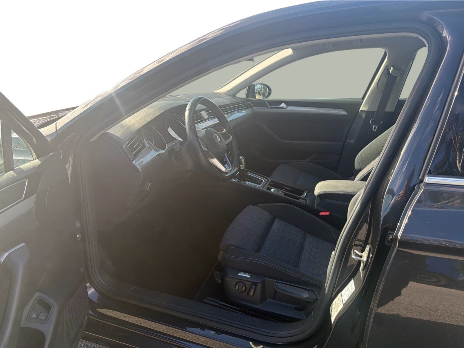 Sort VW Passat fra 2020