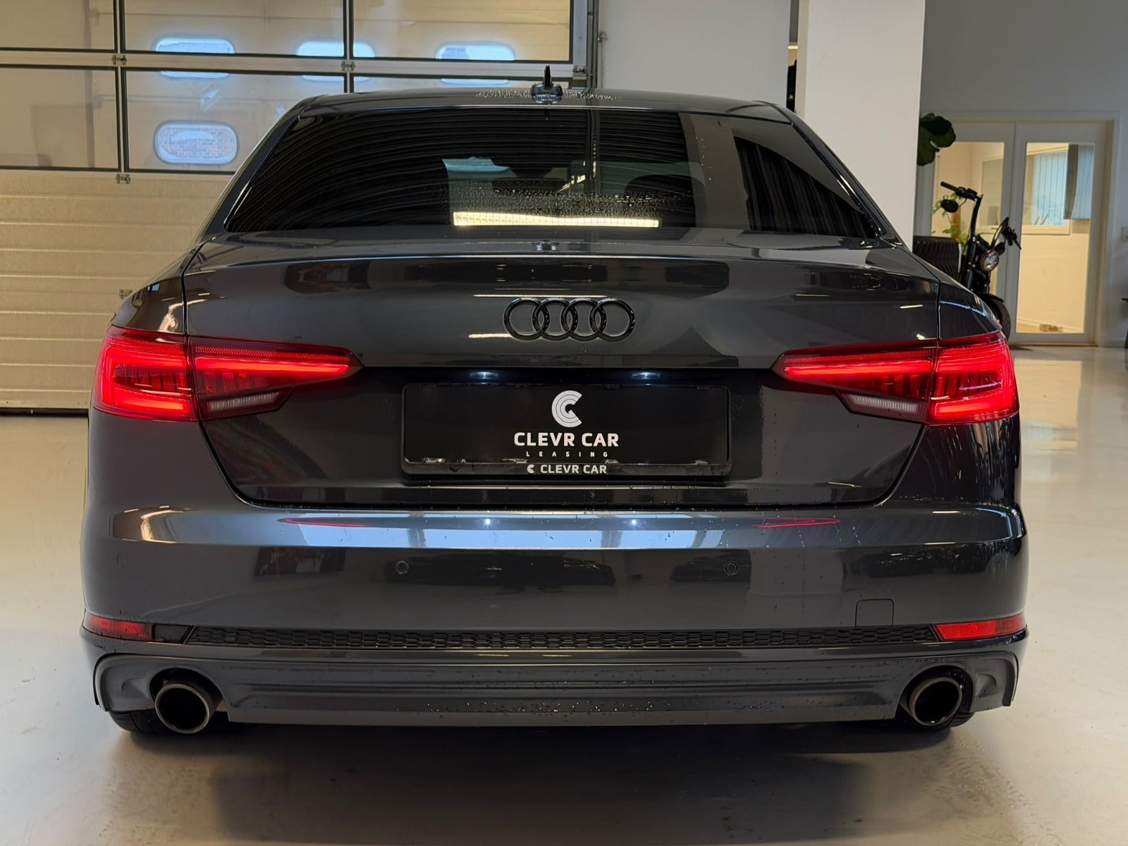 Grå Audi A4 fra 2018