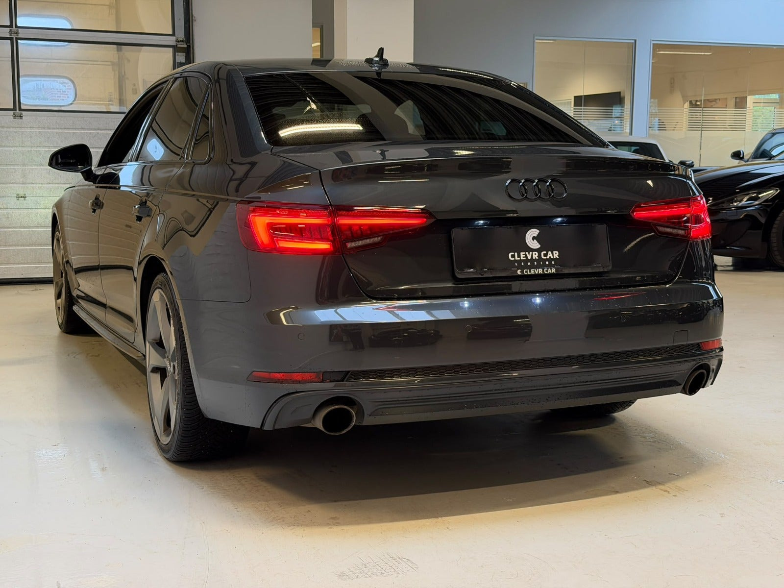 Grå Audi A4 fra 2018