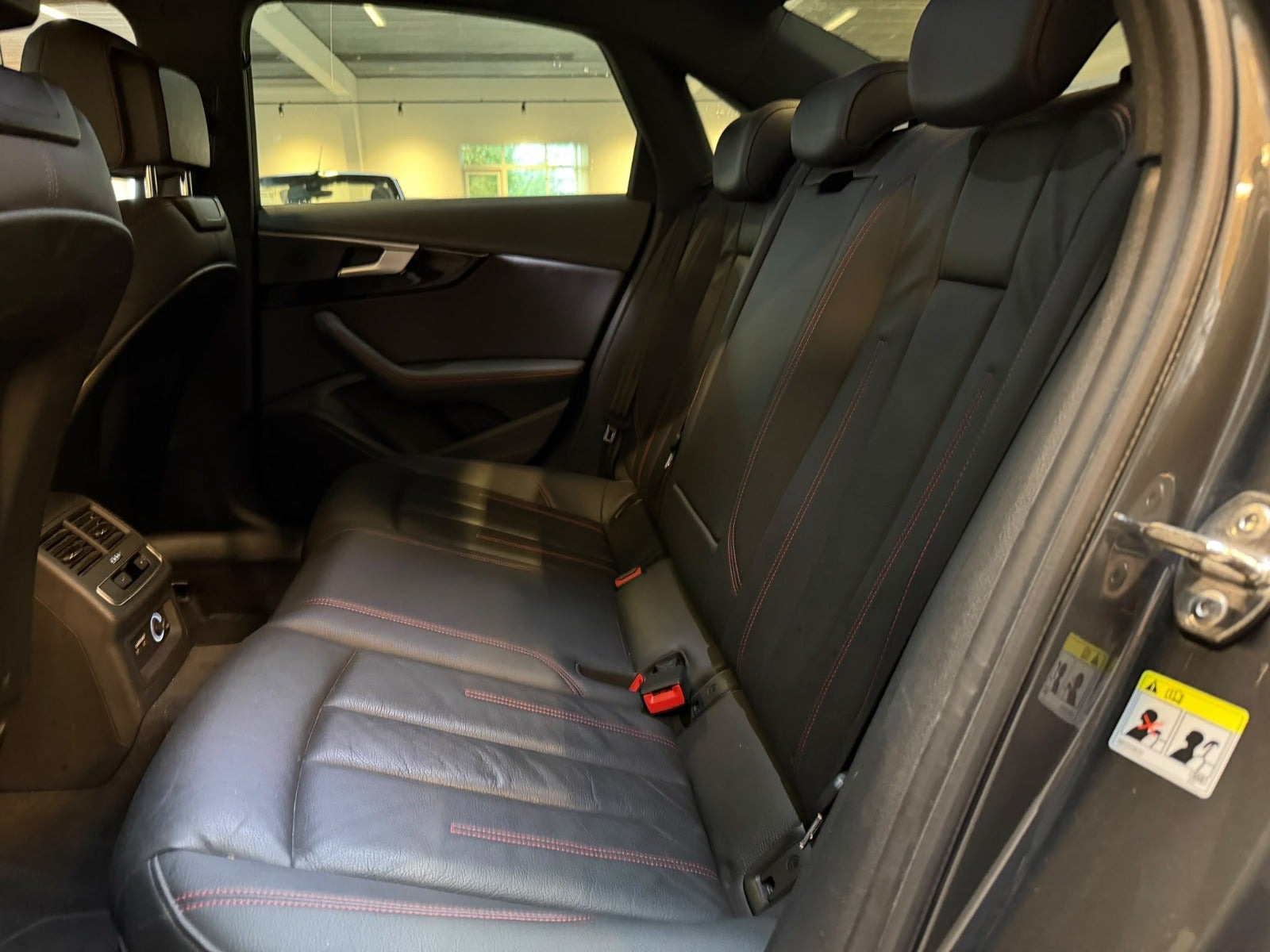 Grå Audi A4 fra 2018