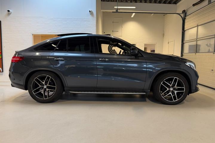 Grå Mercedes GLE350 d fra 2015