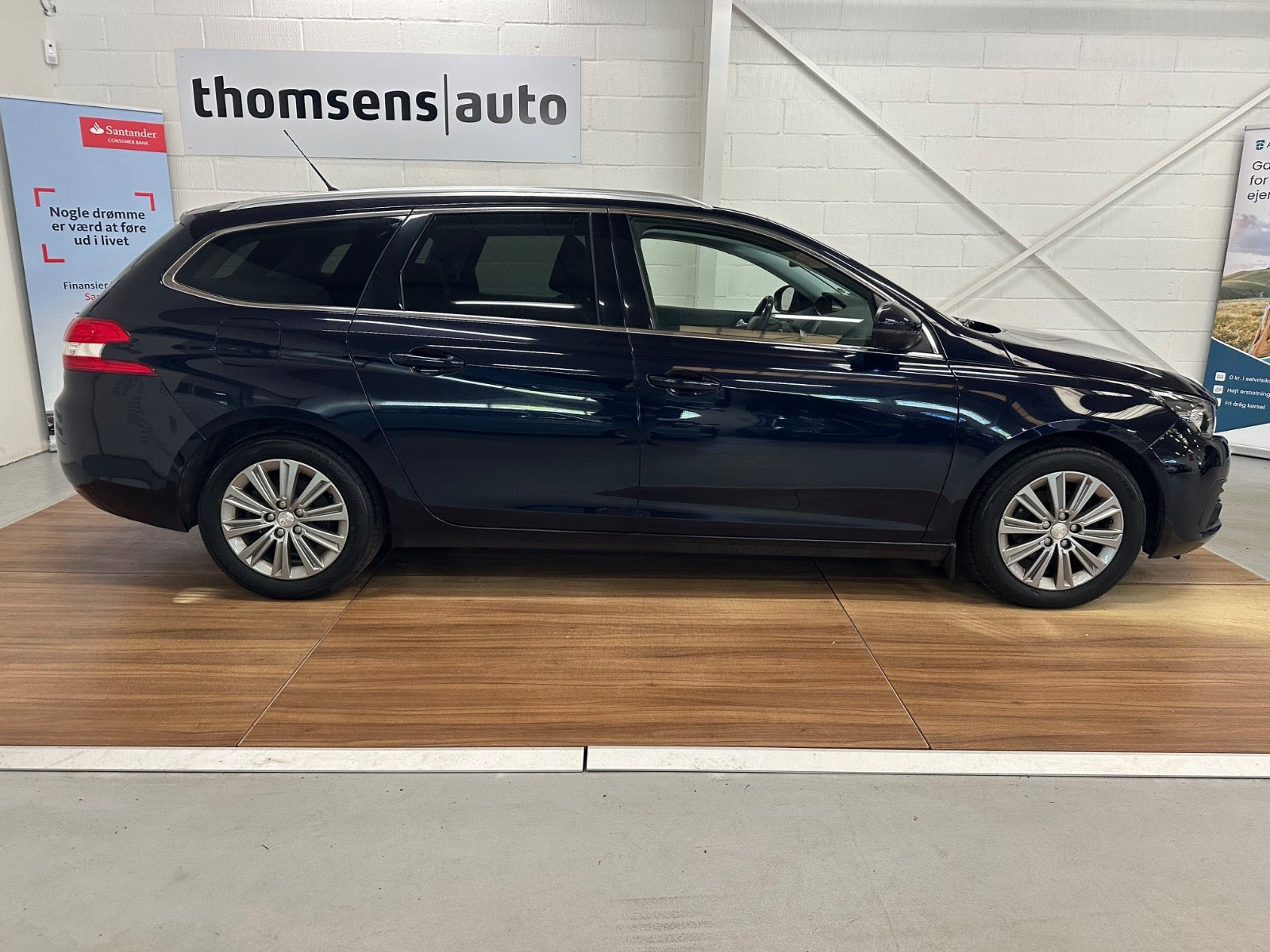 Blå Peugeot 308 fra 2019