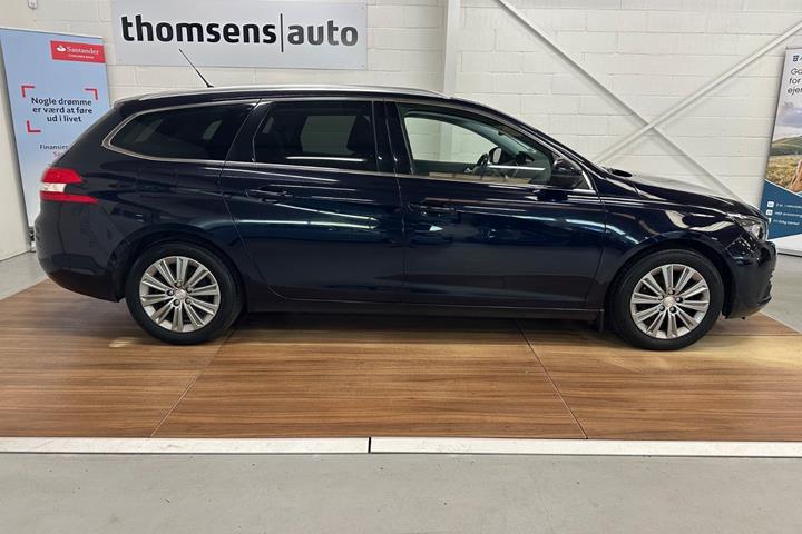 Blå Peugeot 308 fra 2019