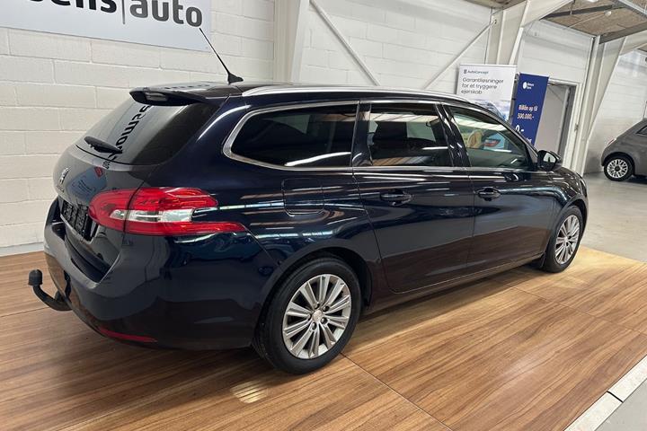 Blå Peugeot 308 fra 2019