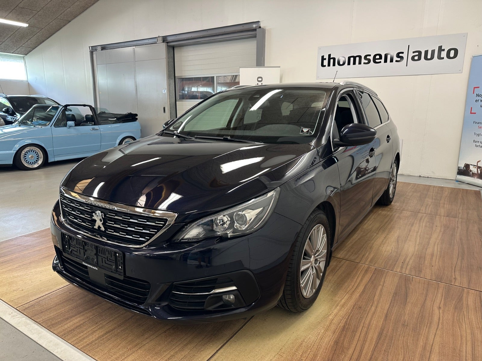Blå Peugeot 308 fra 2019