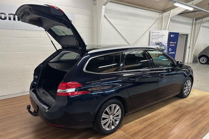 Blå Peugeot 308 fra 2019