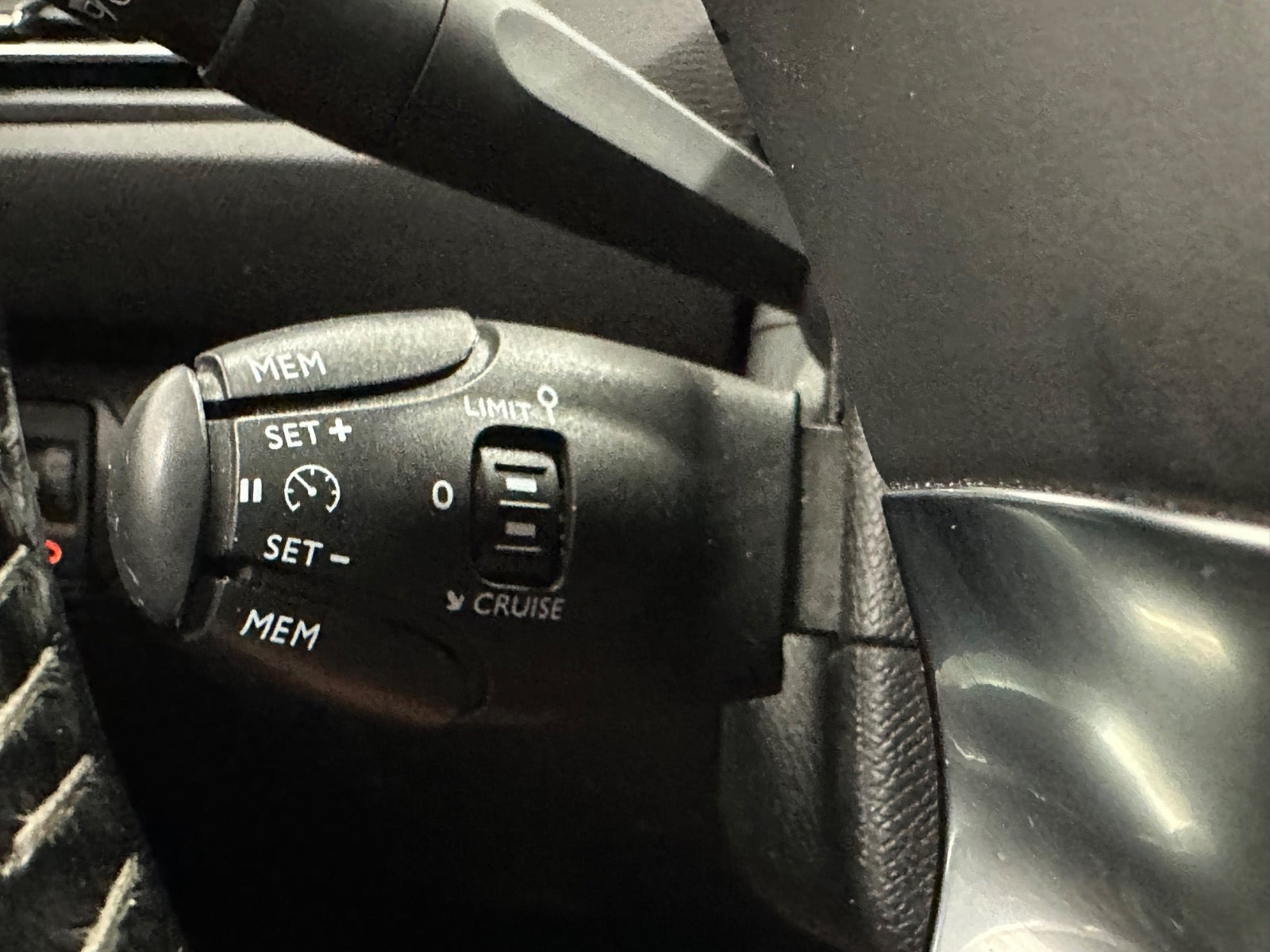 Blå Peugeot 308 fra 2019