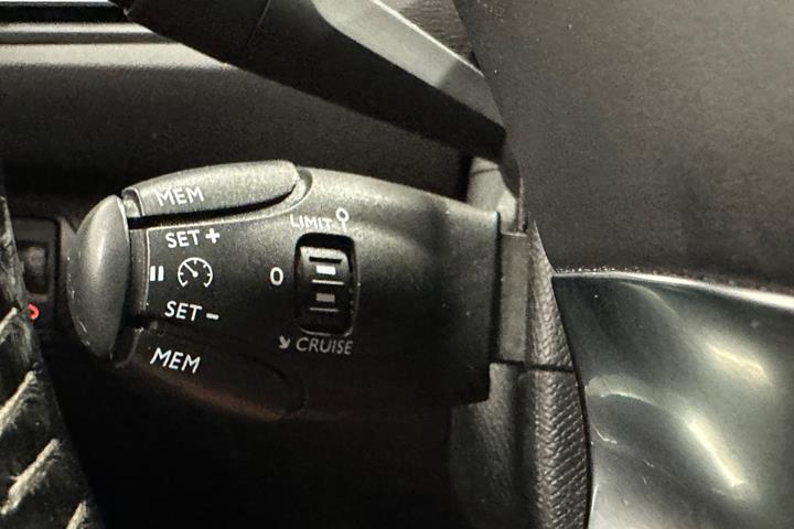 Blå Peugeot 308 fra 2019