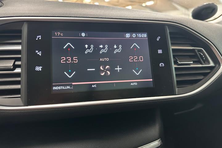 Blå Peugeot 308 fra 2019