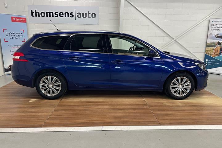 Blå Peugeot 308 fra 2020
