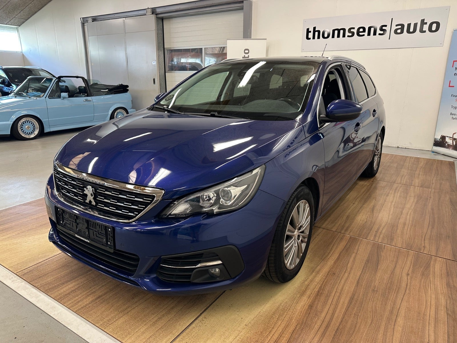 Blå Peugeot 308 fra 2020