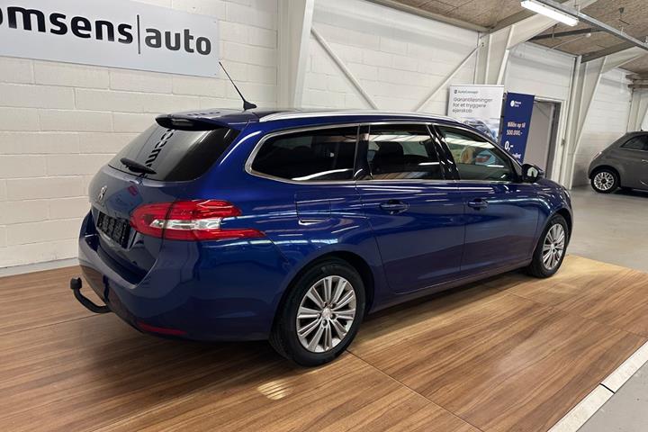 Blå Peugeot 308 fra 2020