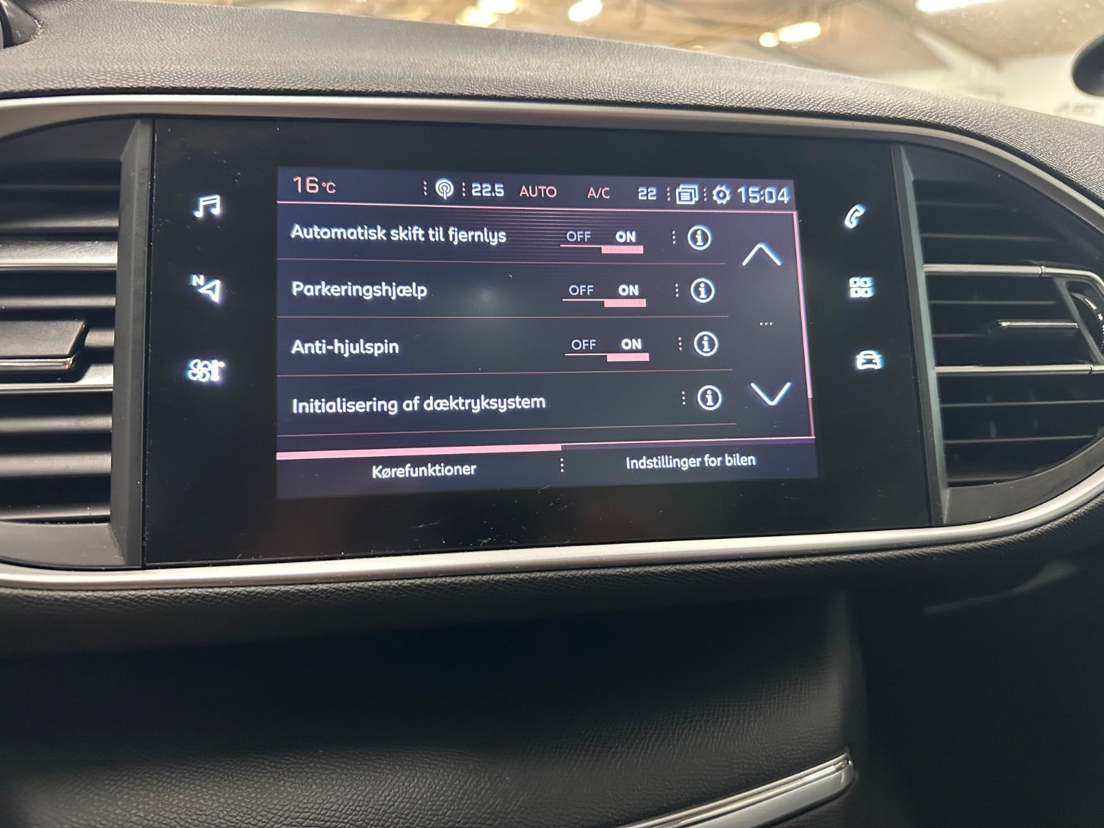 Blå Peugeot 308 fra 2020