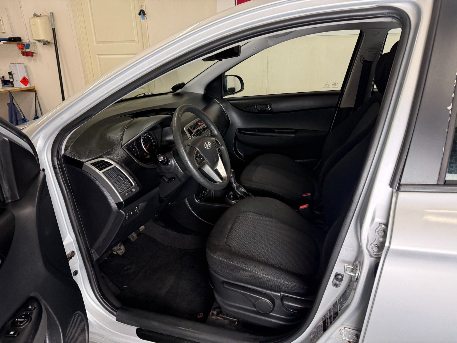 Sølv Hyundai i20 fra 2012