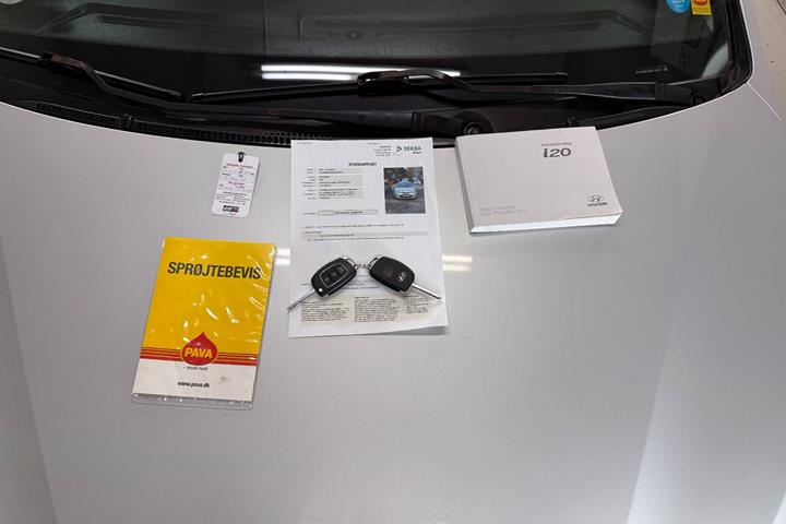 Sølv Hyundai i20 fra 2012