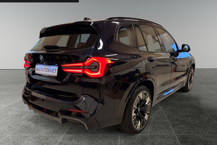 Sort BMW iX3 fra 2023