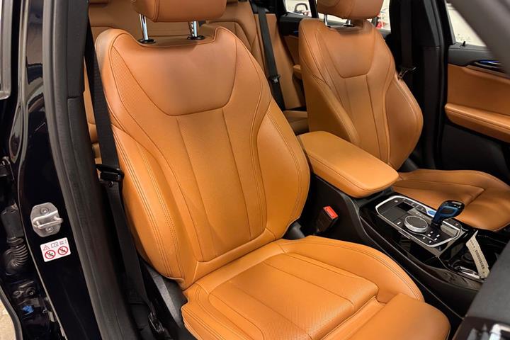 Sort BMW iX3 fra 2023