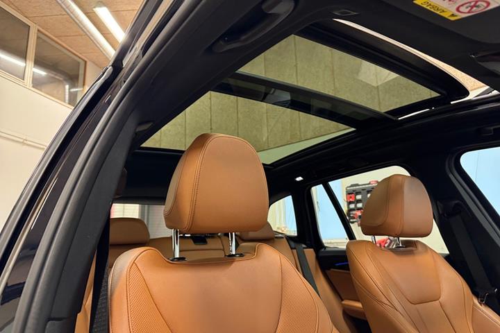 Sort BMW iX3 fra 2023