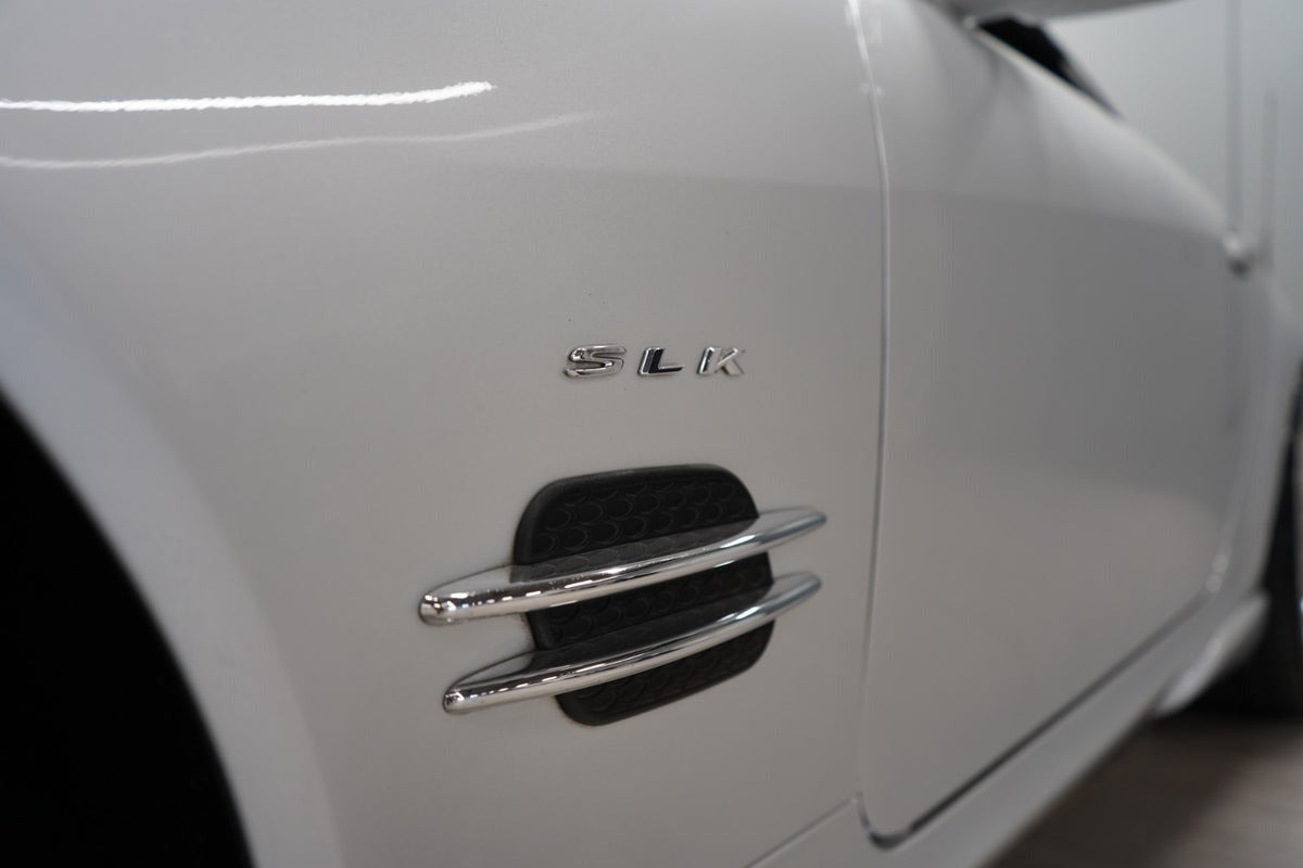 Sølv Mercedes SLK200 fra 2004