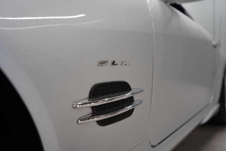 Sølv Mercedes SLK200 fra 2004